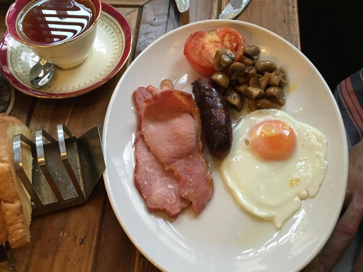 Bed and Breakfast Phelips Arms Montacute Екстер'єр фото
