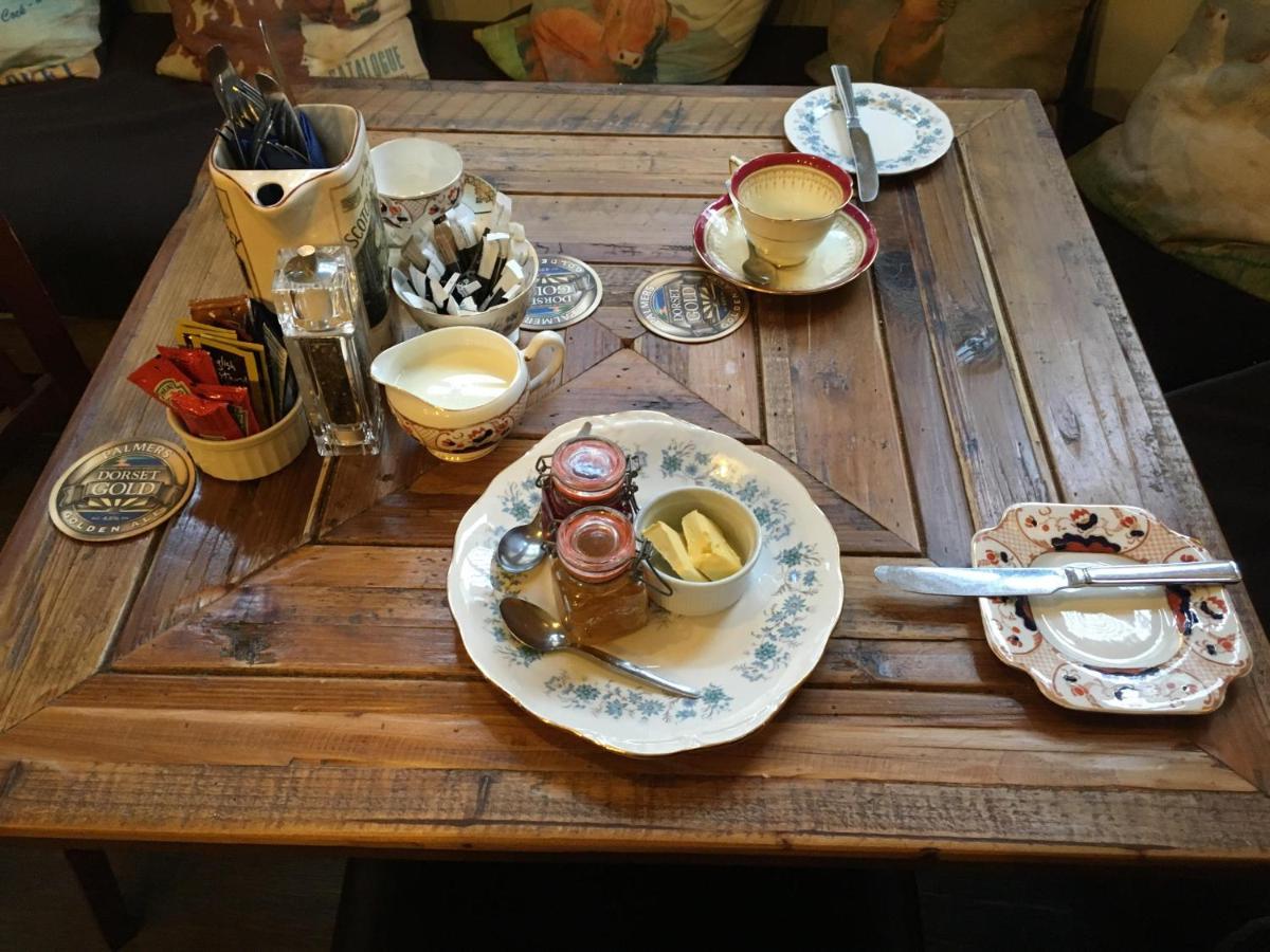 Bed and Breakfast Phelips Arms Montacute Екстер'єр фото