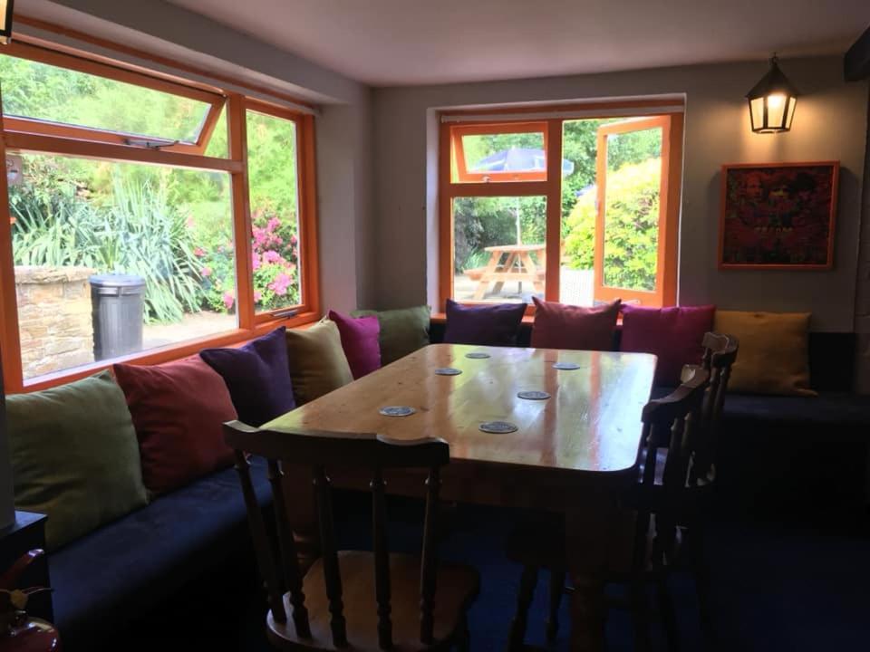 Bed and Breakfast Phelips Arms Montacute Екстер'єр фото