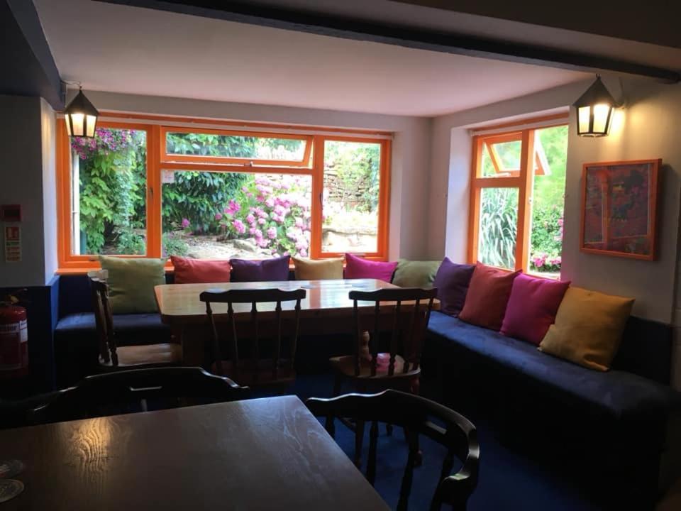 Bed and Breakfast Phelips Arms Montacute Екстер'єр фото